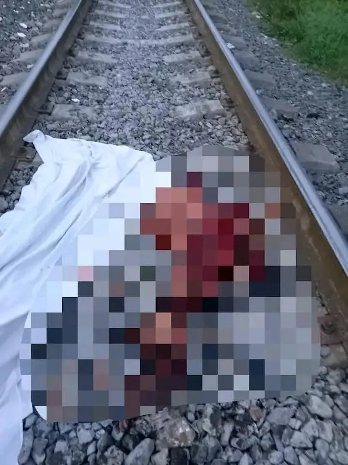 Tren arrolla y despedaza a masculino en Atoyac