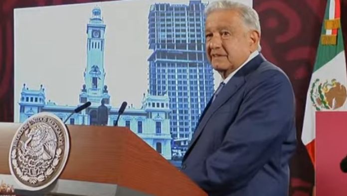 AMLO vincula a Arturo Castagné con Torre Centro en Veracruz