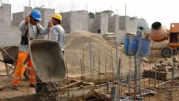 Fluctuación del peso frente al dólar puede aumentar costos de construcción de viviendas