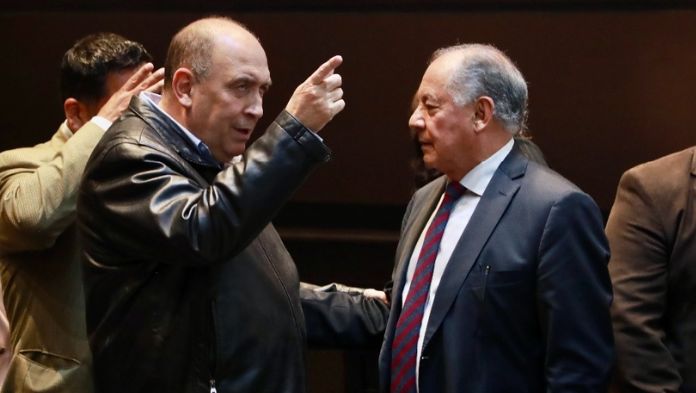 Avalan primer paquete de plan C de reformas