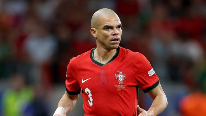 El futbolista portugués «Pepe» se retira a sus 41 años