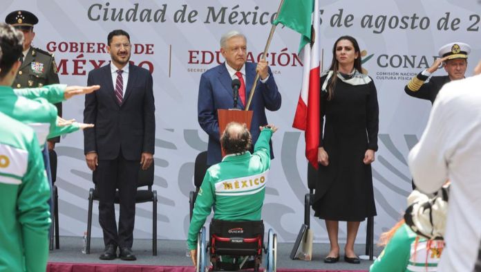 Abanderan a los atletas mexicanos paralímpicos