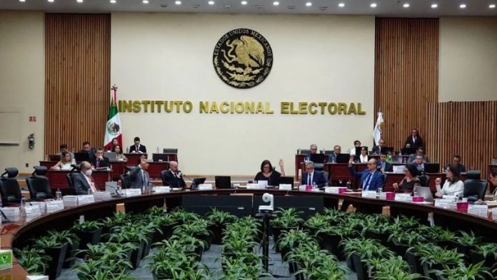 Sobrerrepresentación de Morena: exconsejeros del INE piden evitar mayoría de la 4T en Diputados