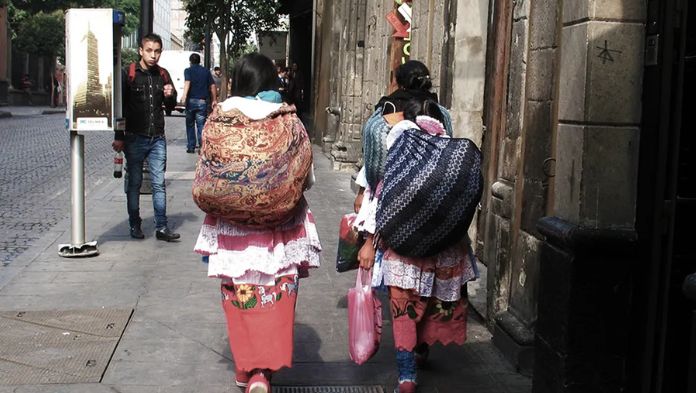 En pobreza, 7 de cada 10 hablantes de lengua indígena en México: Coneval