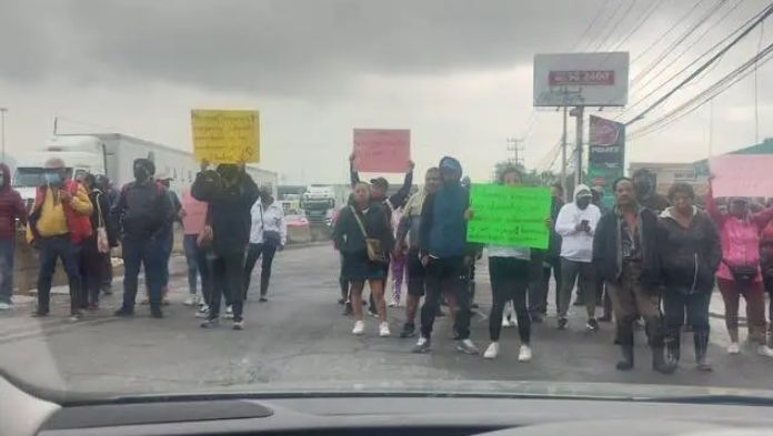 Vecinos de Chalco bloquean carretera México-Puebla ante constantes inundaciones