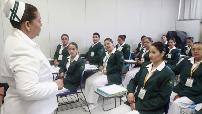 Licenciatura en Enfermería marca una nueva era en la profesionalización de la mayor fuerza laboral del IMSS