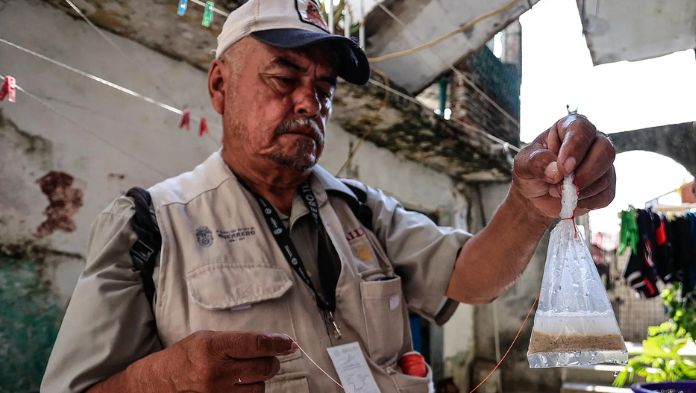 Casos de dengue en México suben y las muertes se multiplican