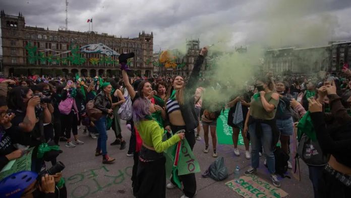 Human Rights Watch exige al Estado de México despenalizar el aborto ante obstáculos en su acceso