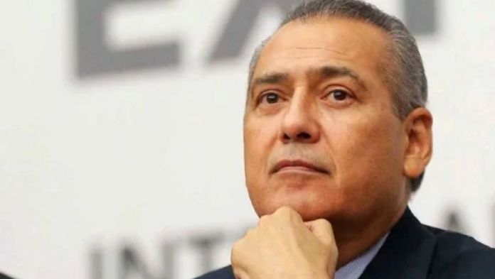 Expulsan a Manlio Fabio Beltrones de la bancada del PRI en el Senado