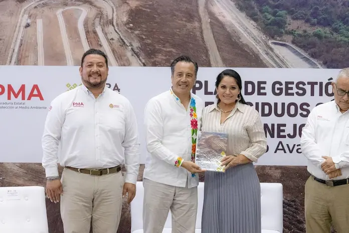 Asiste Alcaldesa de Santiago Tuxtla a la presentación del segundo avance del Plan de Gestión Estatal de Residuos Sólidos Urbanos y de Manejo Especial