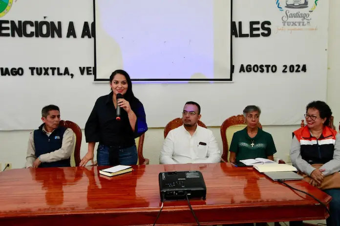Asiste alcaldesa de Santiago Tuxtla a la Plática de Prevención de Enfermedades Transmitidas