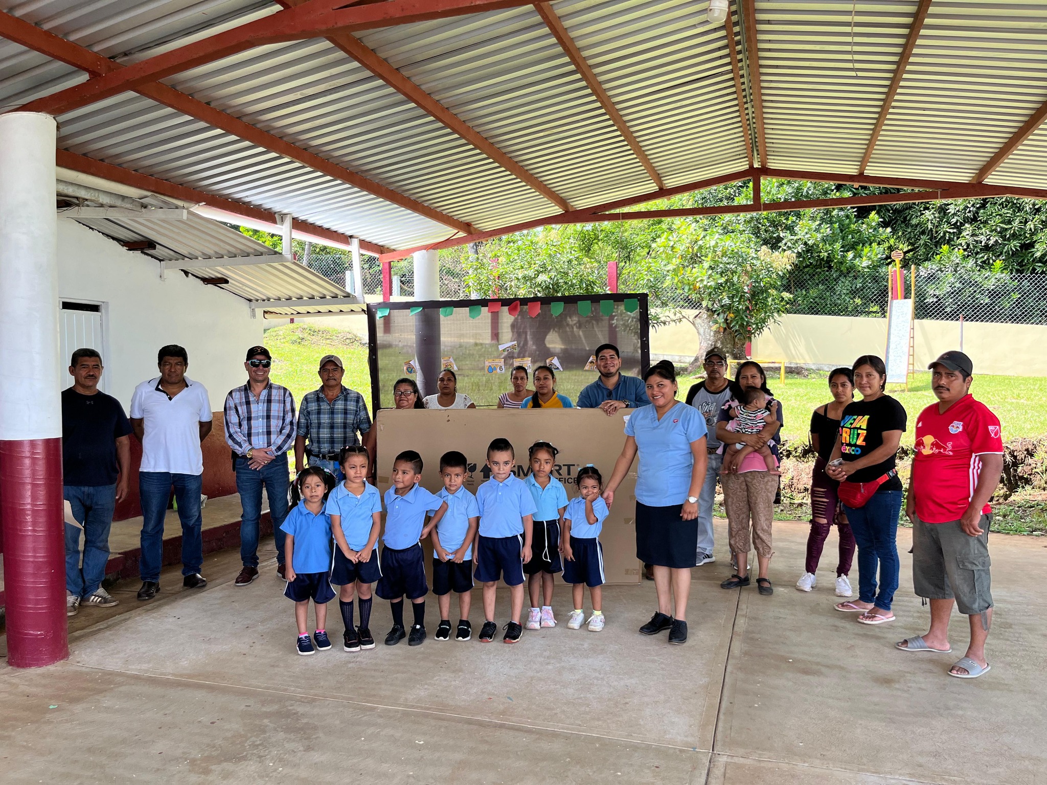Entrega de pizarrón al Jardín de Niños Narciso Mendoza
