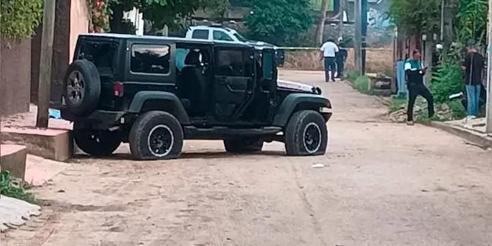 Atentan a balazos contra empresario piñero y su familia, en Isla