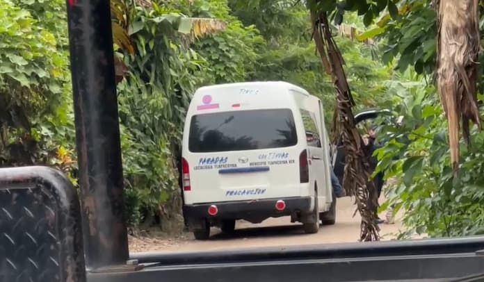Ejecutan a conductor de una combi