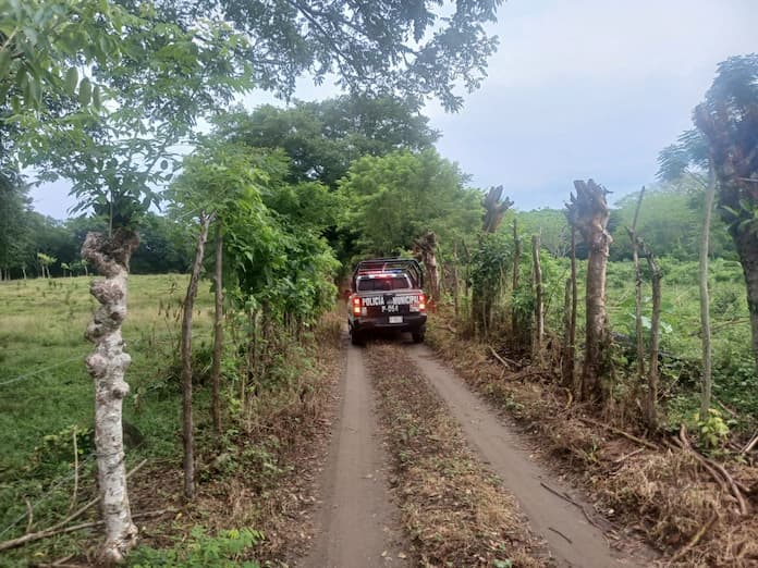 Encuentran cuerpø sin v1da de un masculino en camino de terracería