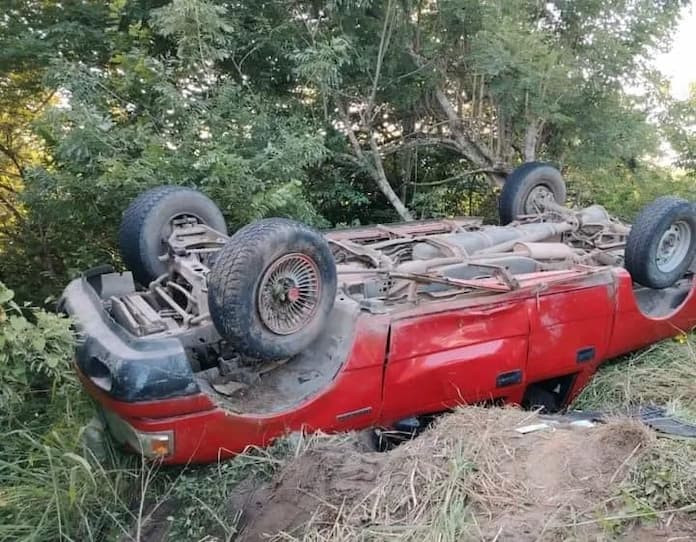 Fatal accidente deja un menor fallecido y 10 personas heridas, en Alvarado