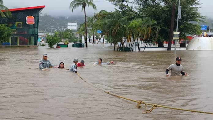 AMLO anuncia el fin de las evacuaciones en Acapulco y confirma 15 muertos en Guerrero por paso del Huracán John