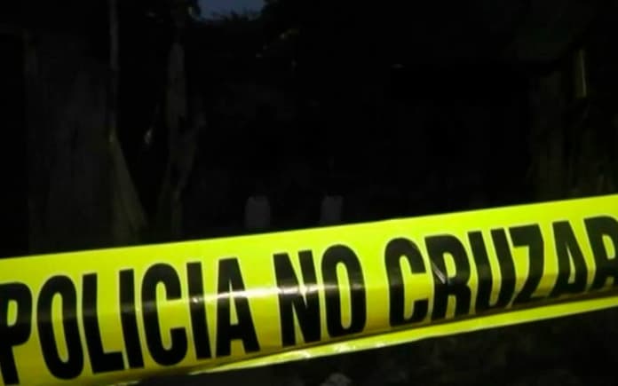 Hallan cadáver semidesnudo en una parcela en Catemaco