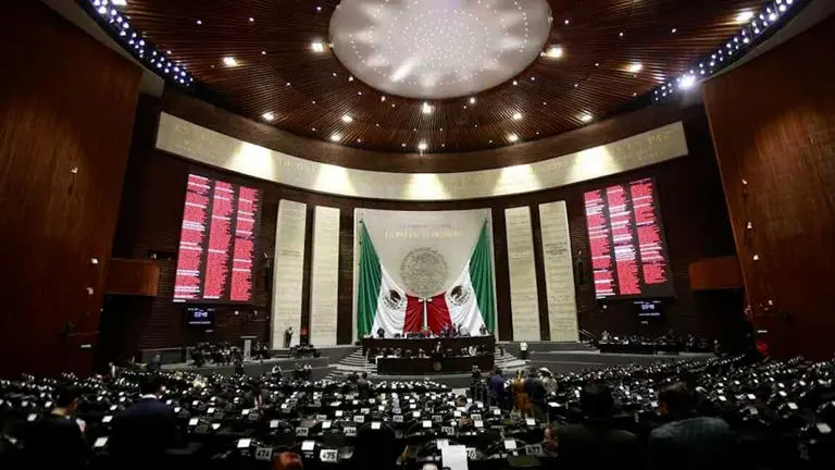 Otorgan suspensión a amparos contra reforma judicial; diputados puede continuar con discusión