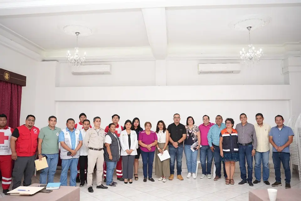 Se reúne alcaldesa con autoridades de salud para fortalecer combate contra el dengue en San Andrés Tuxtla