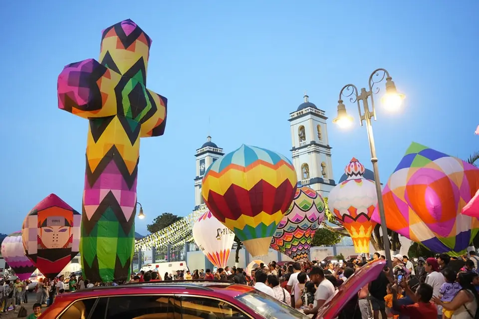 Quinta exhibición previo al Festival Internacional del Globo de Papel de San Andrés Tuxtla 2024