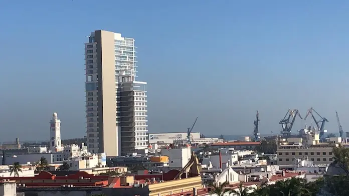 Acusa Cuitláhuac García que integrantes del PJF tendrían departamentos en la Torre Centro