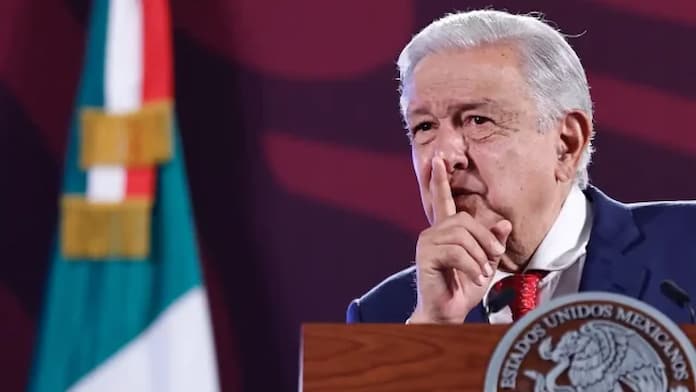 Nueva reforma de AMLO propone que empleados de PEMEX, CFE y SAT puedan portar armas