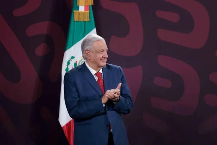 López Obrador renuncia a su militancia en Morena