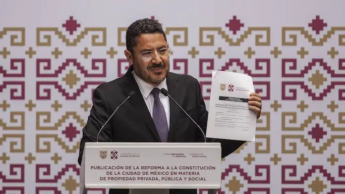 4T elimina propiedad privada de Constitución de CDMX