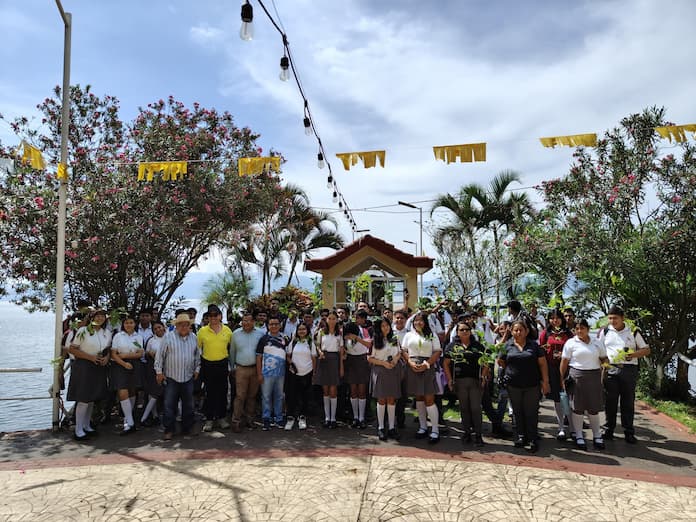 Jornada Interna de Reforestación en Catemaco