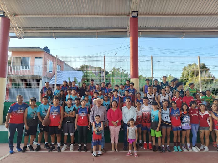 Gobierno de Catemaco inaugura el techado del Centro Deportivo “Hernández Ochoa”,