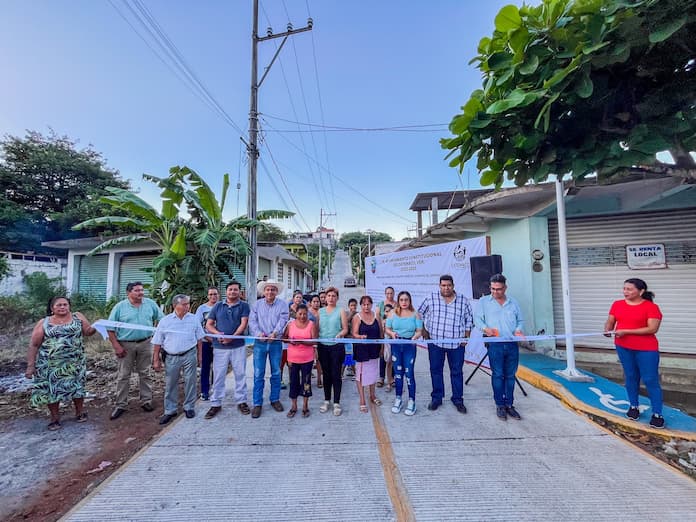 ‪Inauguran obras en la Calle Vista Hermosa, Colonia Morelos en Catemaco