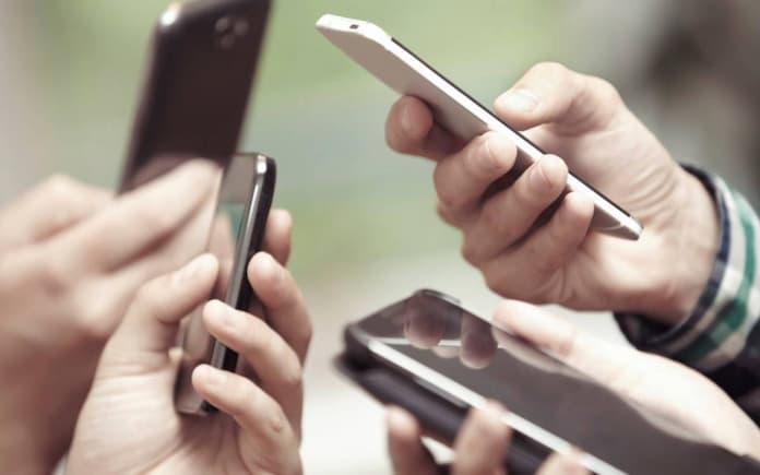 El 81% de los mexicanos tienen celular; Slim, el ganador
