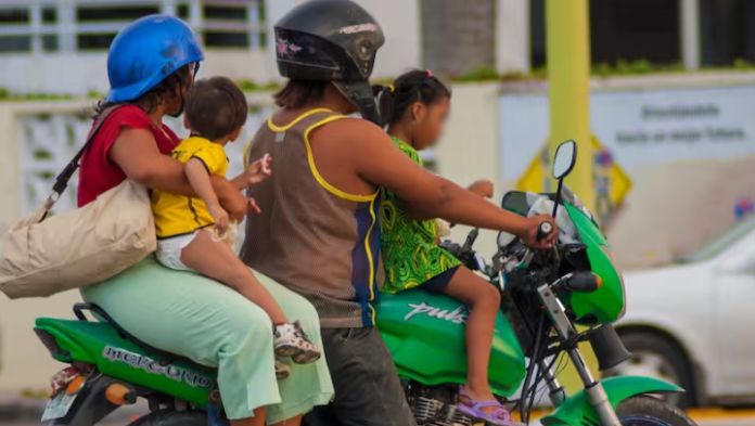 Recibe Senado minuta que prohíbe circulación de motocicletas con pasajeros menores de 12 años