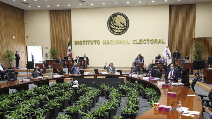 INE impone 31 multas a partidos políticos de Veracruz