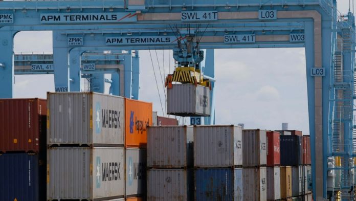 Exportaciones mexicanas caen 1% afectadas por las petroleras y automotrices