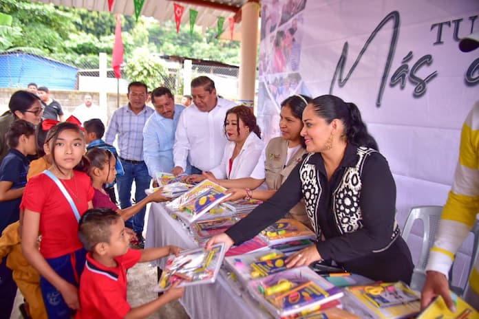 Llevan programa a “Tu Gobierno más cerca de ti” a Tetax Sesecapan, en Santiago Tuxtla