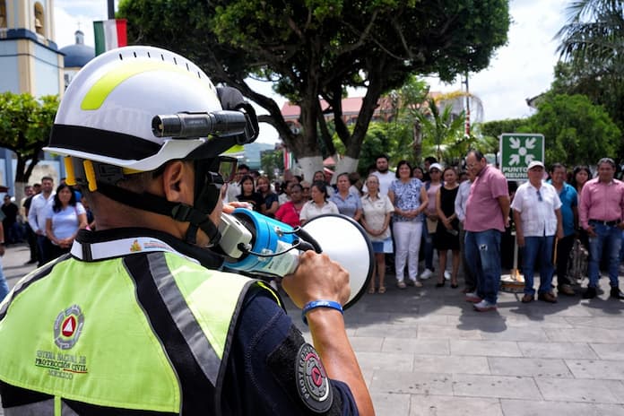 En el Día Nacional de Protección Civil, autoridades municipales y ciudadanos participan en simulacro de sismo en San Andrés Tuxtla