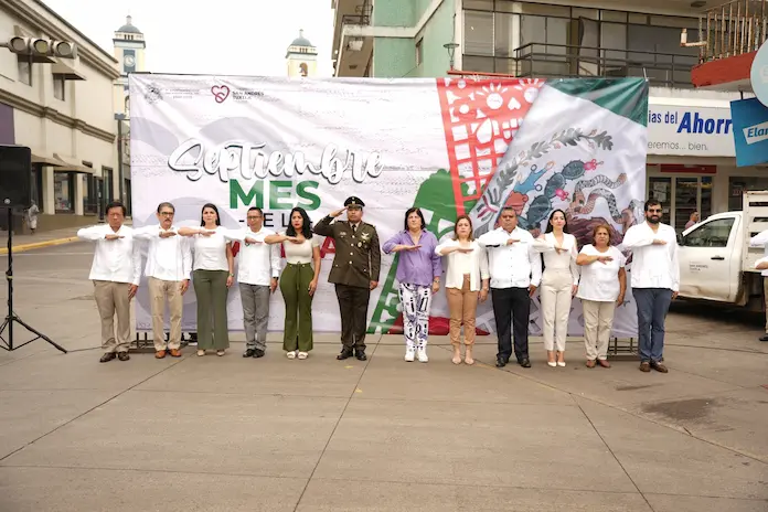 Inician con acto cívico y guardia de honor el mes patrio en el ayuntamiento de San Andrés Tuxtla