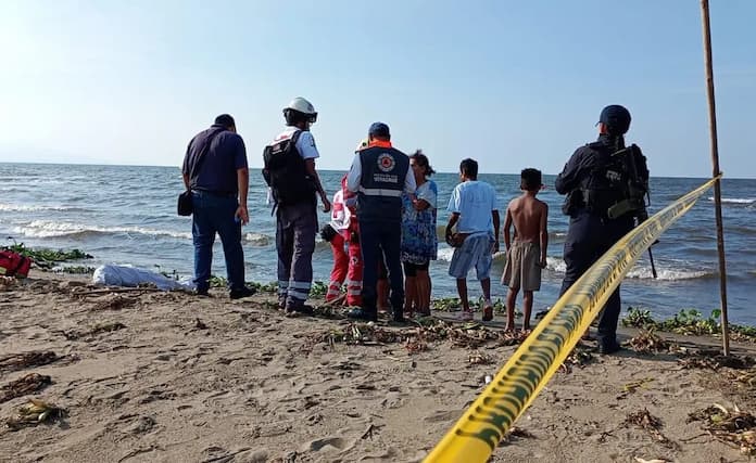 Tío y sobrina mueren ahogados en la playa de Coatzacoalcos