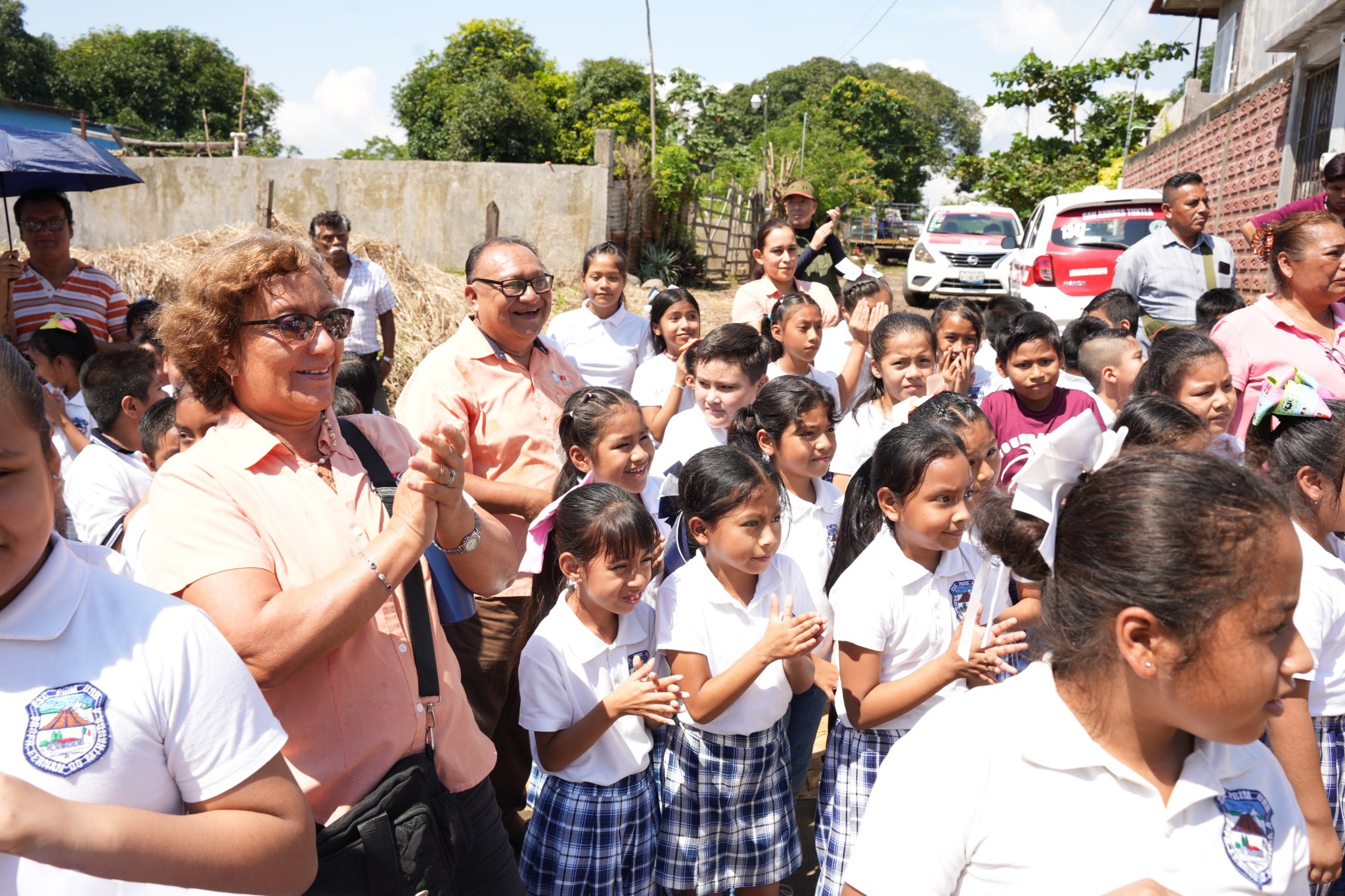 En la colonia Laguna Encantada, inaugura Alcaldesa de San Andrés Tuxtla la pavimentación del Camino Viejo