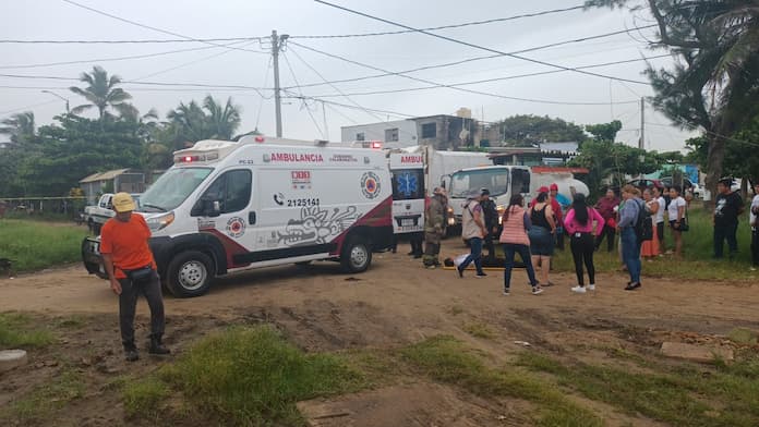 Dos trabajadores de limpia lesionados tras explosión en Coatzacoalcos