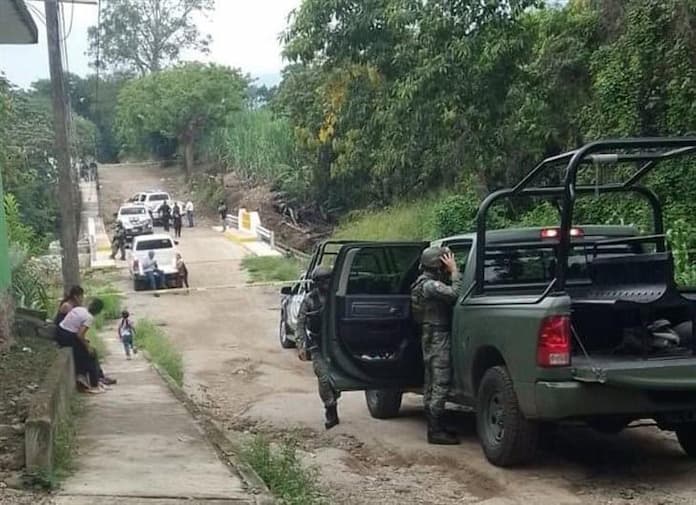 €jecutan a b@lazøs a hombre