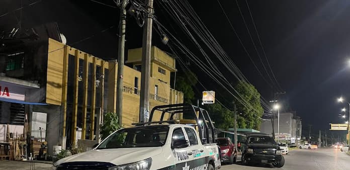 Hombre aparece colg@ndø de un barandal en un centro de rehabilitación