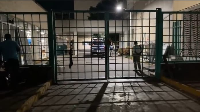 Hombre @rmado amenaz@ a personal de la clínica 61 del IMSS porque no lo atendían