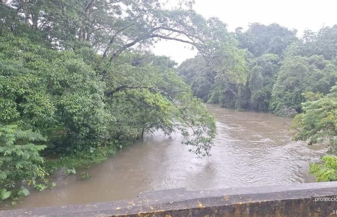 Localizan cuerpo de abuelita que fue arrastrada por un arroyo, en Santiago Tuxtla