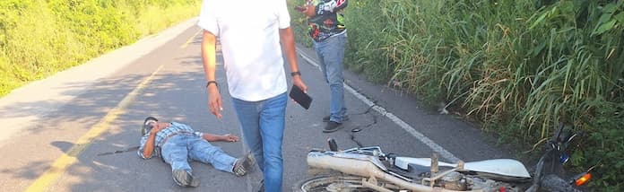 Masculino resulta herido tras derrapar en su motocicleta en Álamo