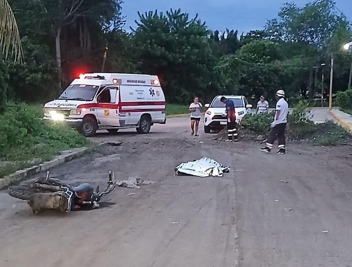 Motociclista pierde la v1da al caer de su moto