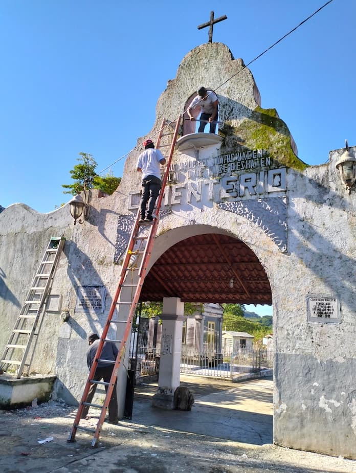 Rehabilitación en pintura del Panteón municipal de Santiago Tuxtla
