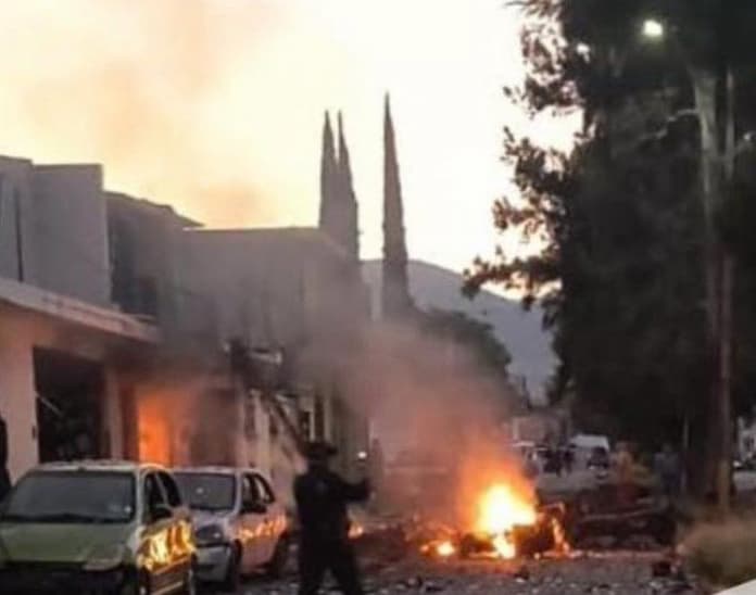 Estallan coches bømb@ en Acámbaro y Jerécuaro, Guanajuato